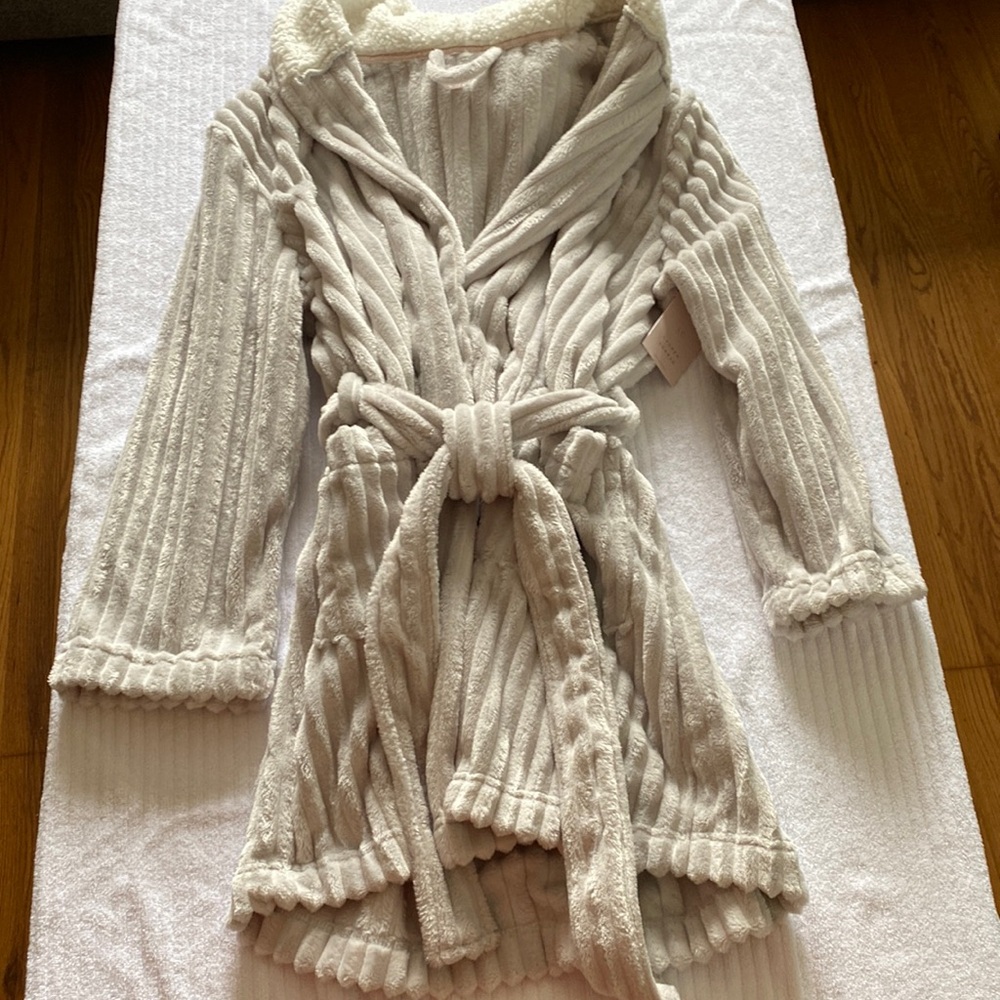 Lauren Conrad Robe Brand New!